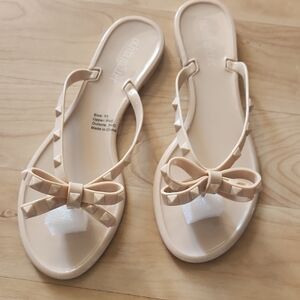 Olivia Miller Beige Bow Sandals. Size 10. Brand New